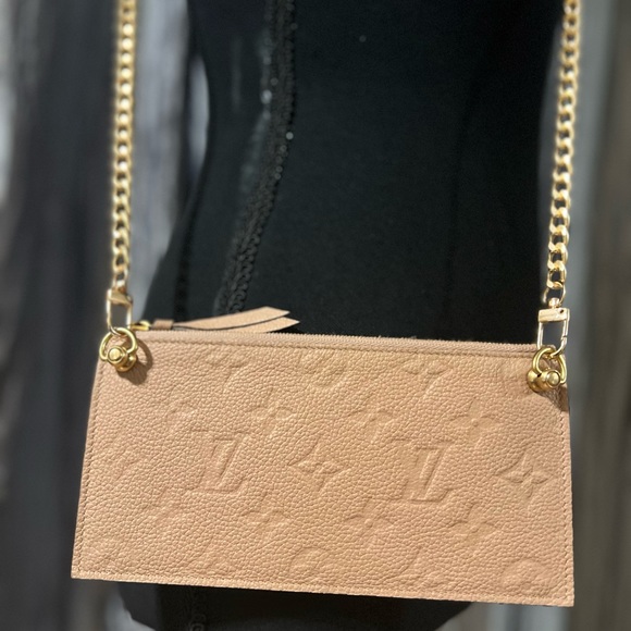 LOUIS VUITTON BLUSH NEW MICRO WALLET ON CHAIN - Picture 9 of 16